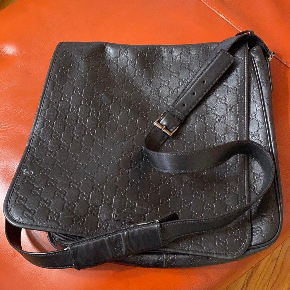 Men’s Gucci messenger bag